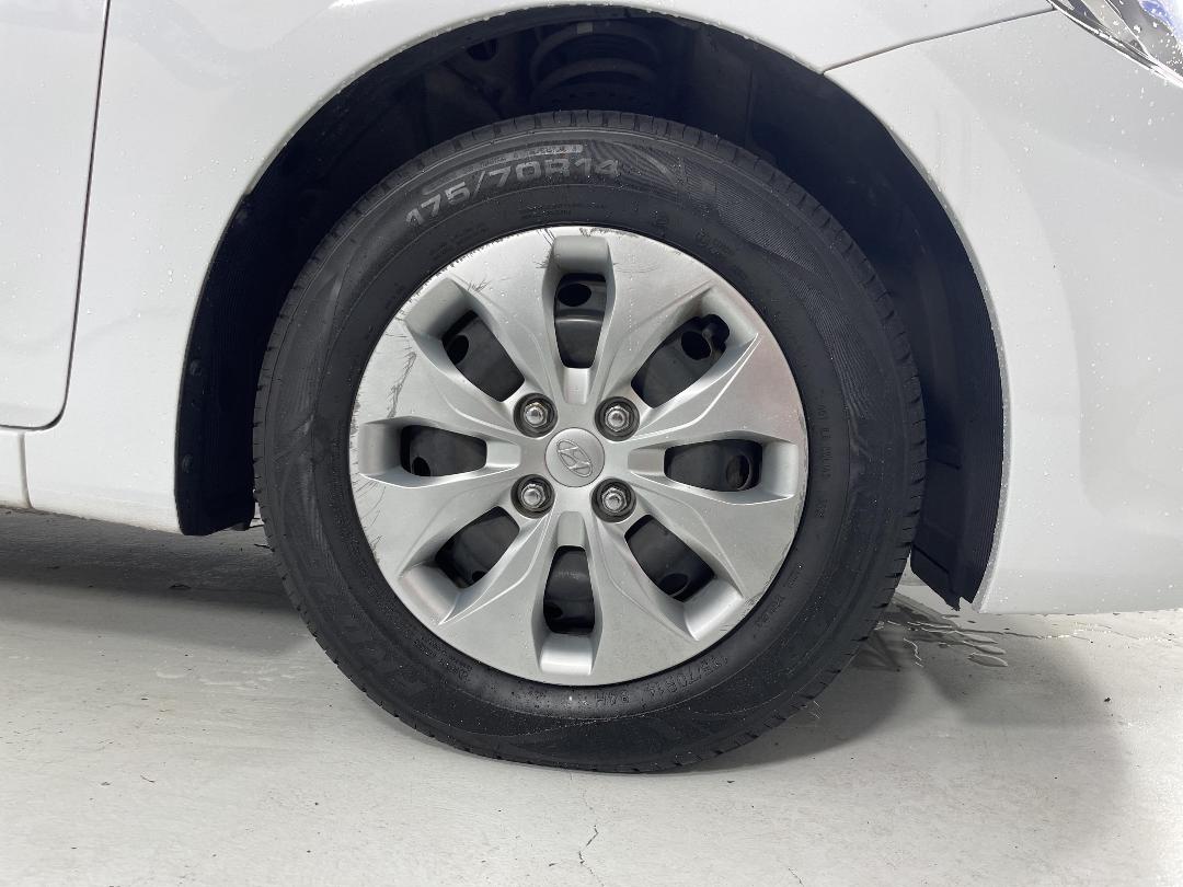 Photo '9' of Hyundai Accent