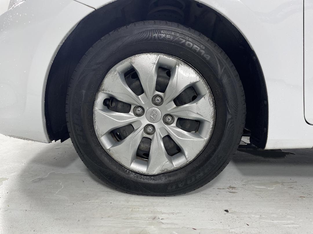 Photo '10' of Hyundai Accent