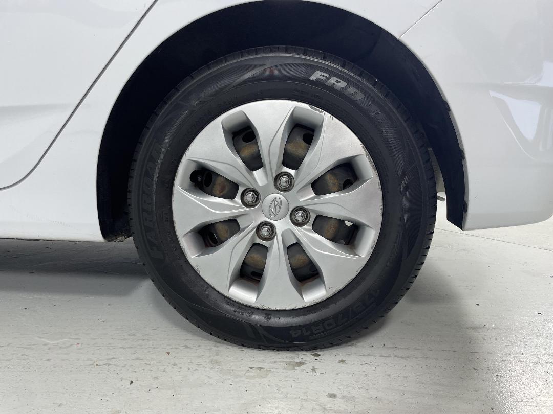 Photo '11' of Hyundai Accent