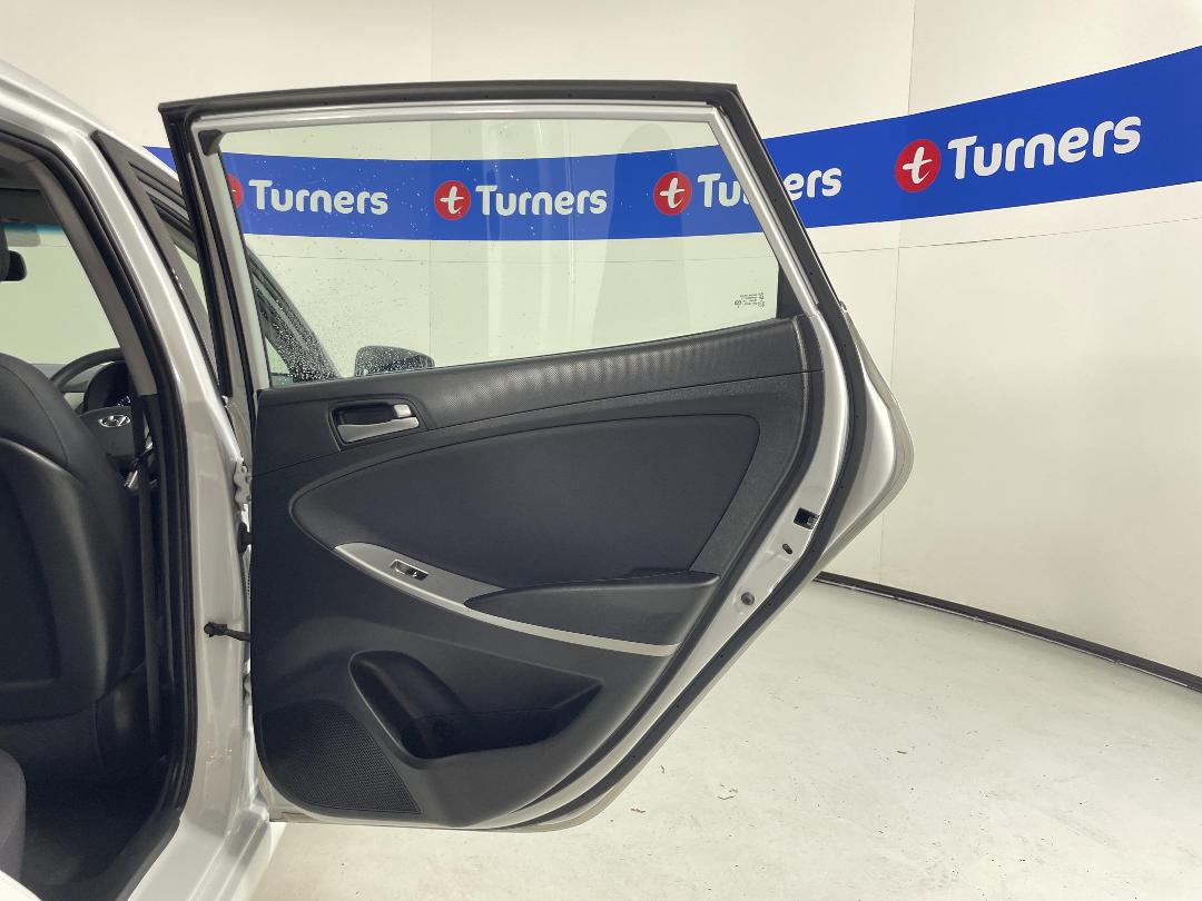 Photo '19' of Hyundai Accent