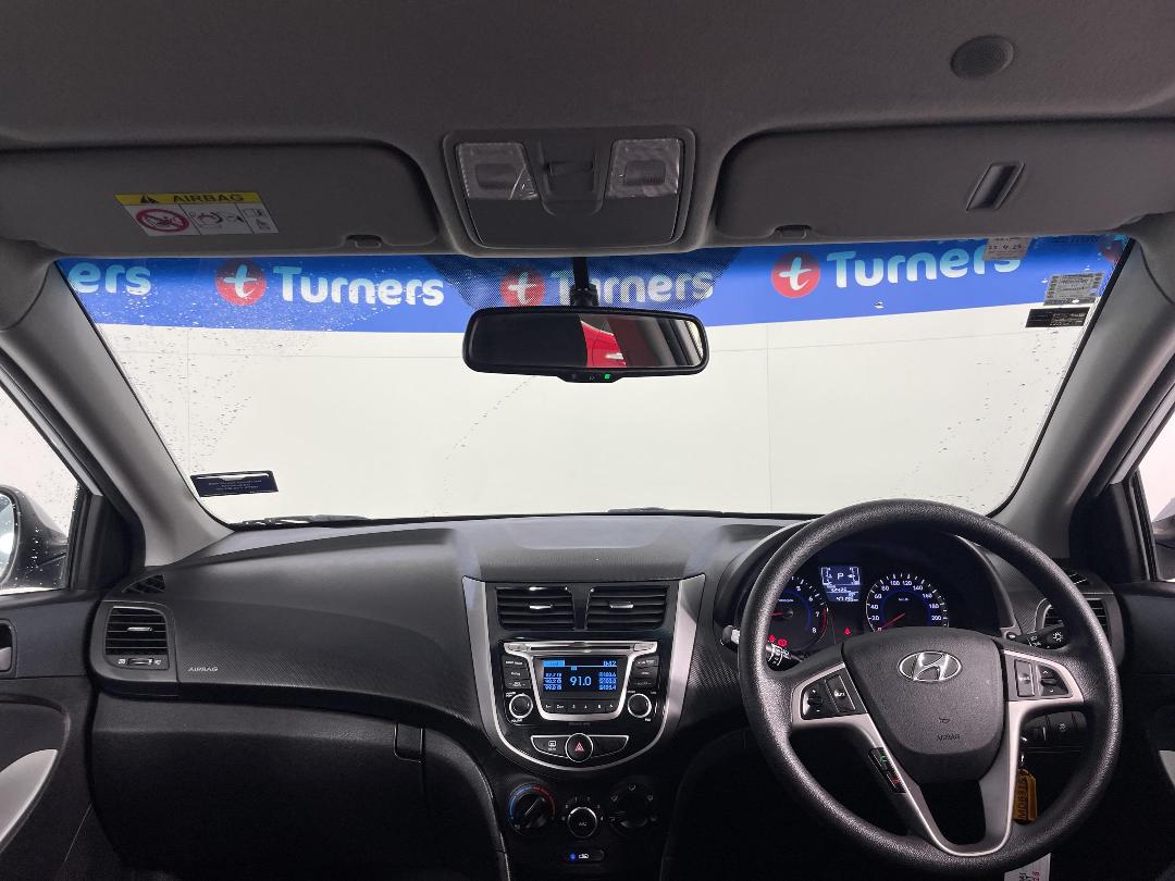 Photo '17' of Hyundai Accent