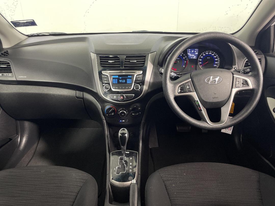 Photo '18' of Hyundai Accent