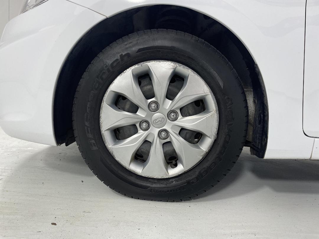 Photo '10' of Hyundai Accent