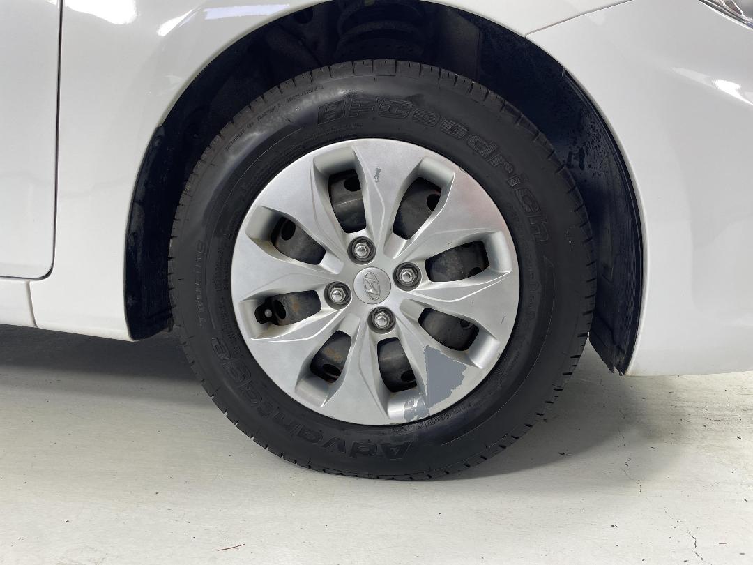 Photo '9' of Hyundai Accent