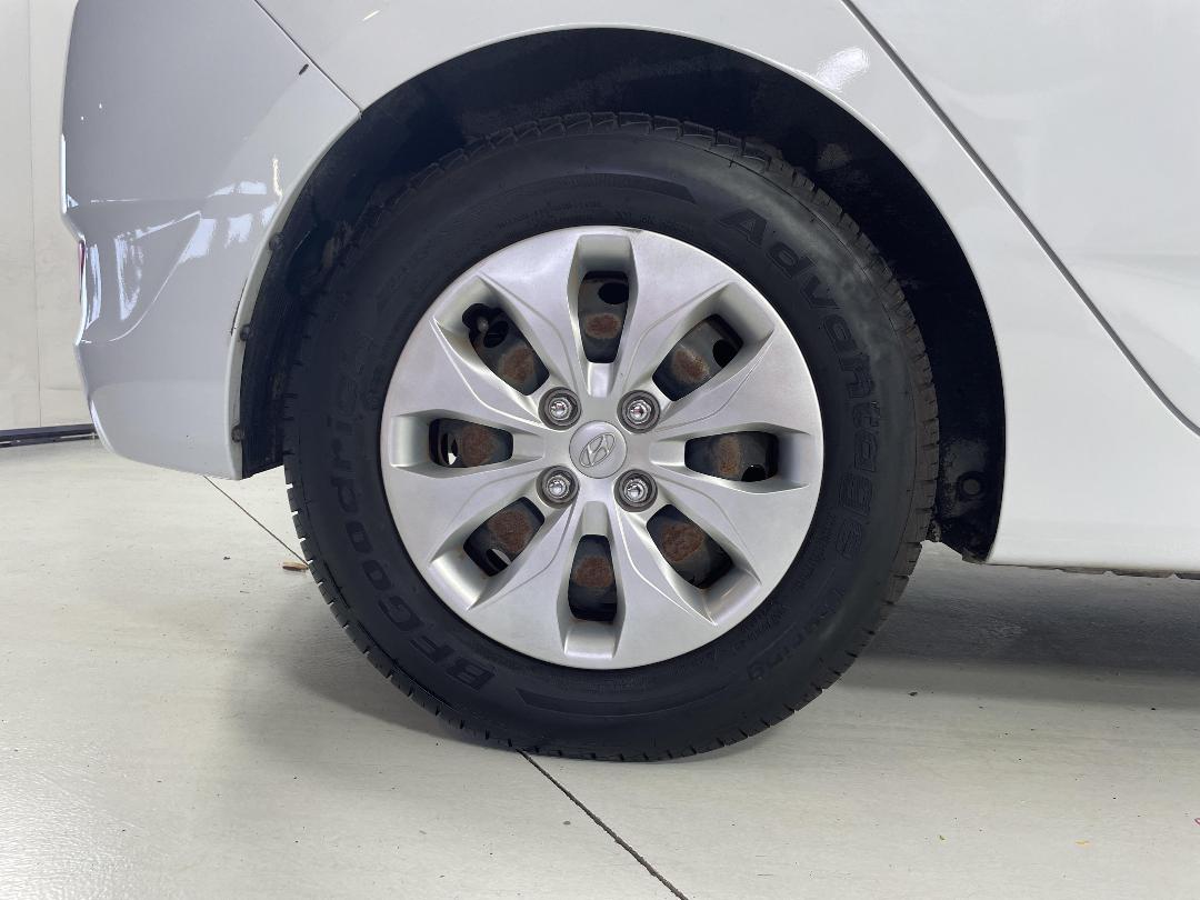 Photo '12' of Hyundai Accent