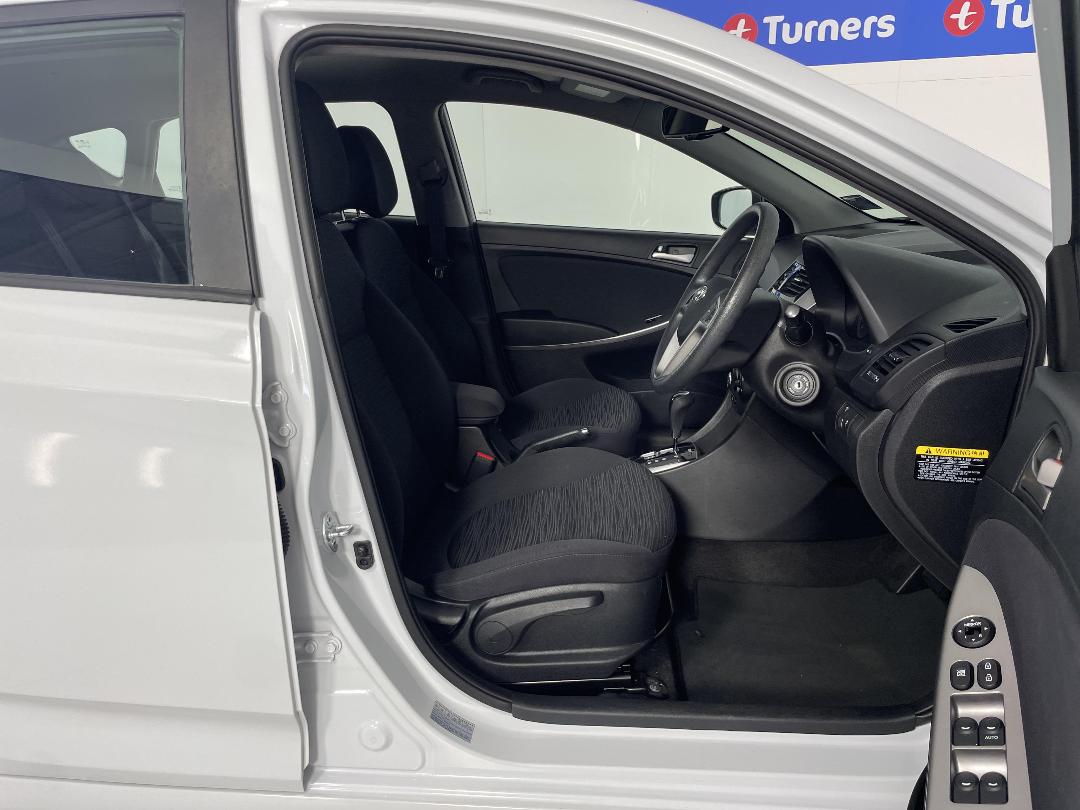 Photo '16' of Hyundai Accent