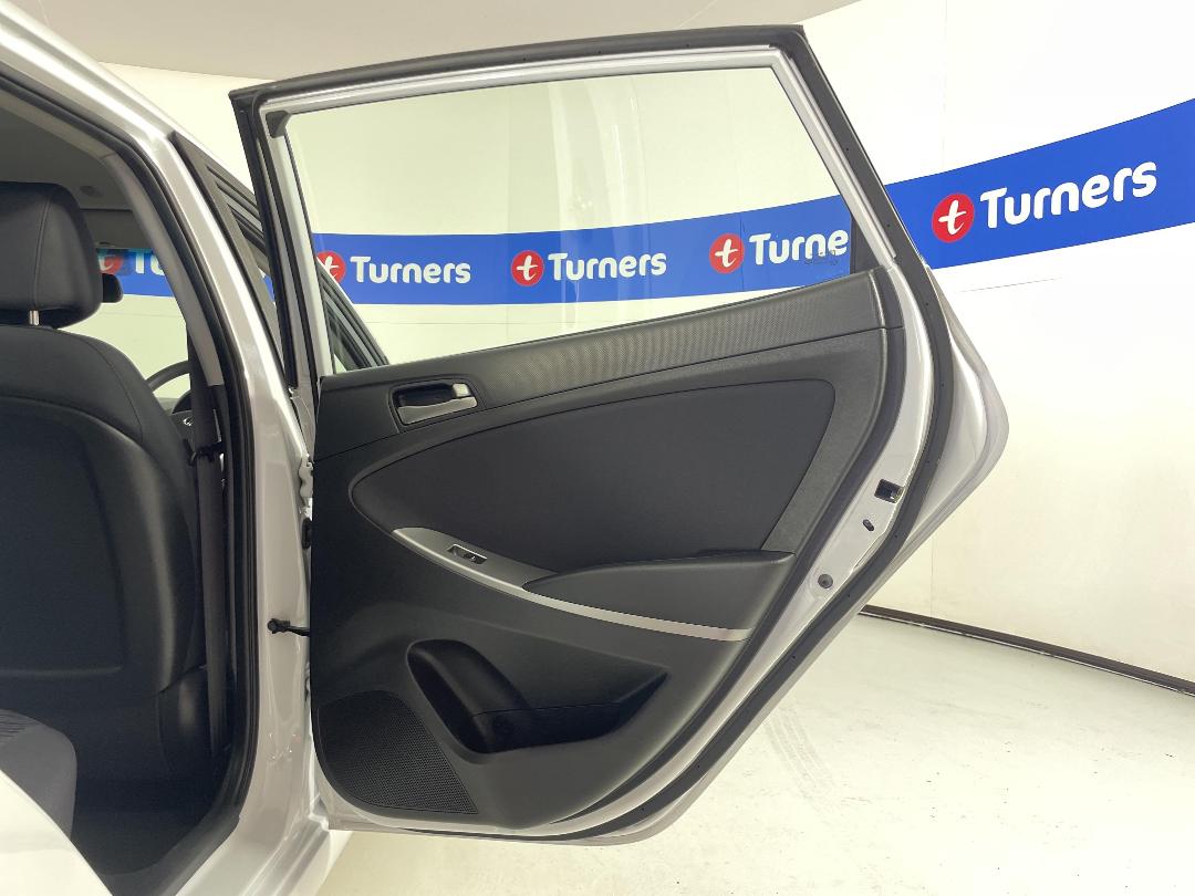 Photo '19' of Hyundai Accent