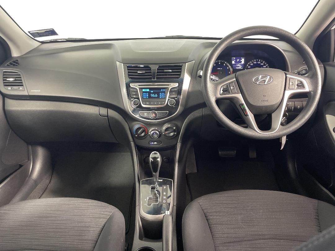 Photo '18' of Hyundai Accent