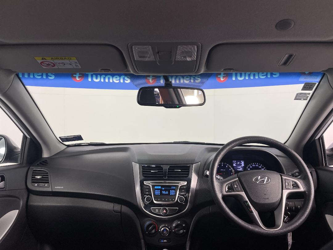 Photo '17' of Hyundai Accent