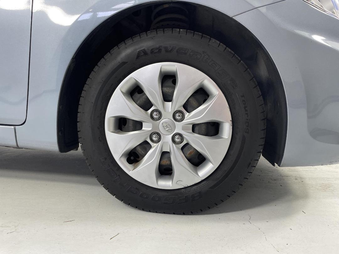 Photo '9' of Hyundai Accent