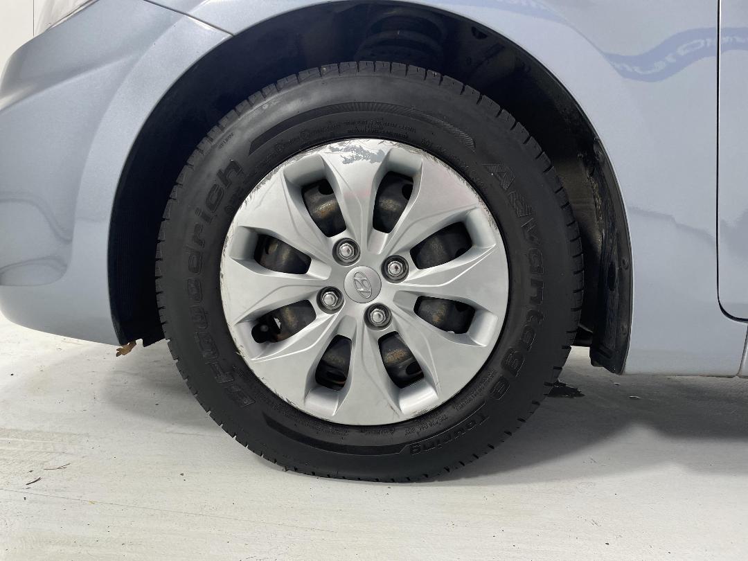 Photo '10' of Hyundai Accent