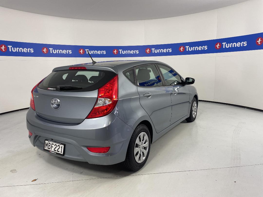 Photo '7' of Hyundai Accent