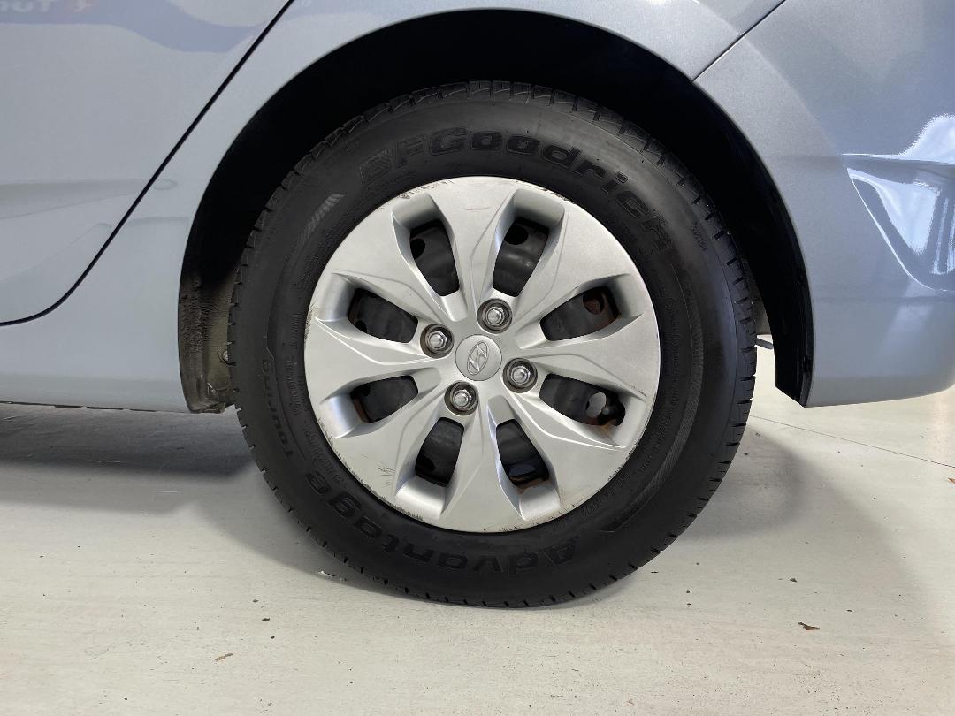 Photo '11' of Hyundai Accent