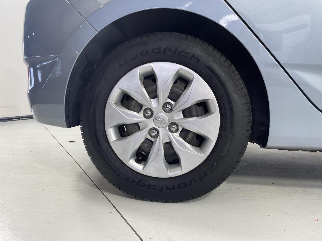 Photo '12' of Hyundai Accent