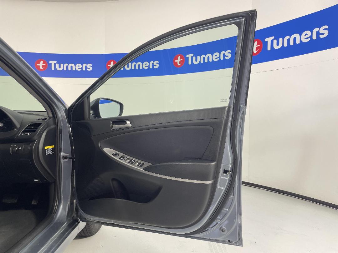 Photo '15' of Hyundai Accent