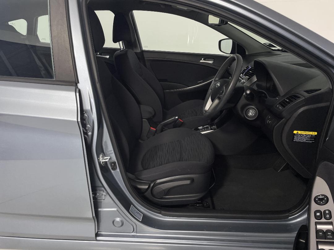 Photo '16' of Hyundai Accent