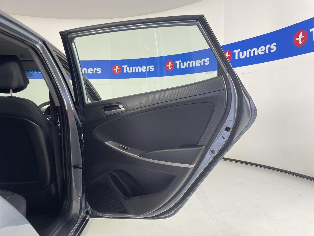 Photo '19' of Hyundai Accent