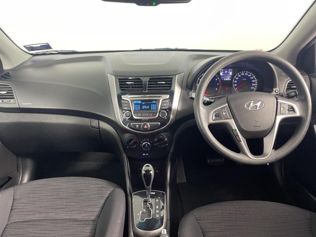 Photo '18' of Hyundai Accent