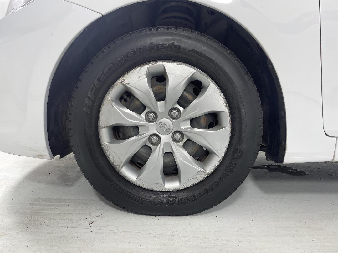 Photo '10' of Hyundai Accent