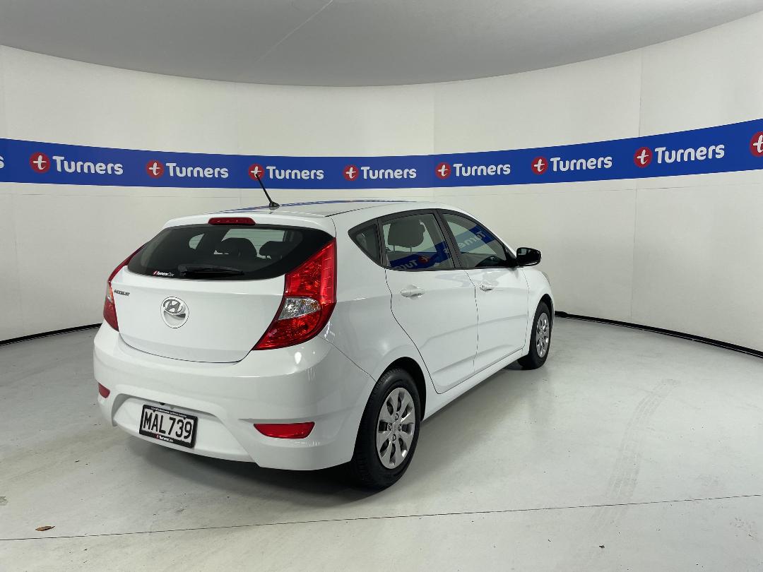 Photo '7' of Hyundai Accent