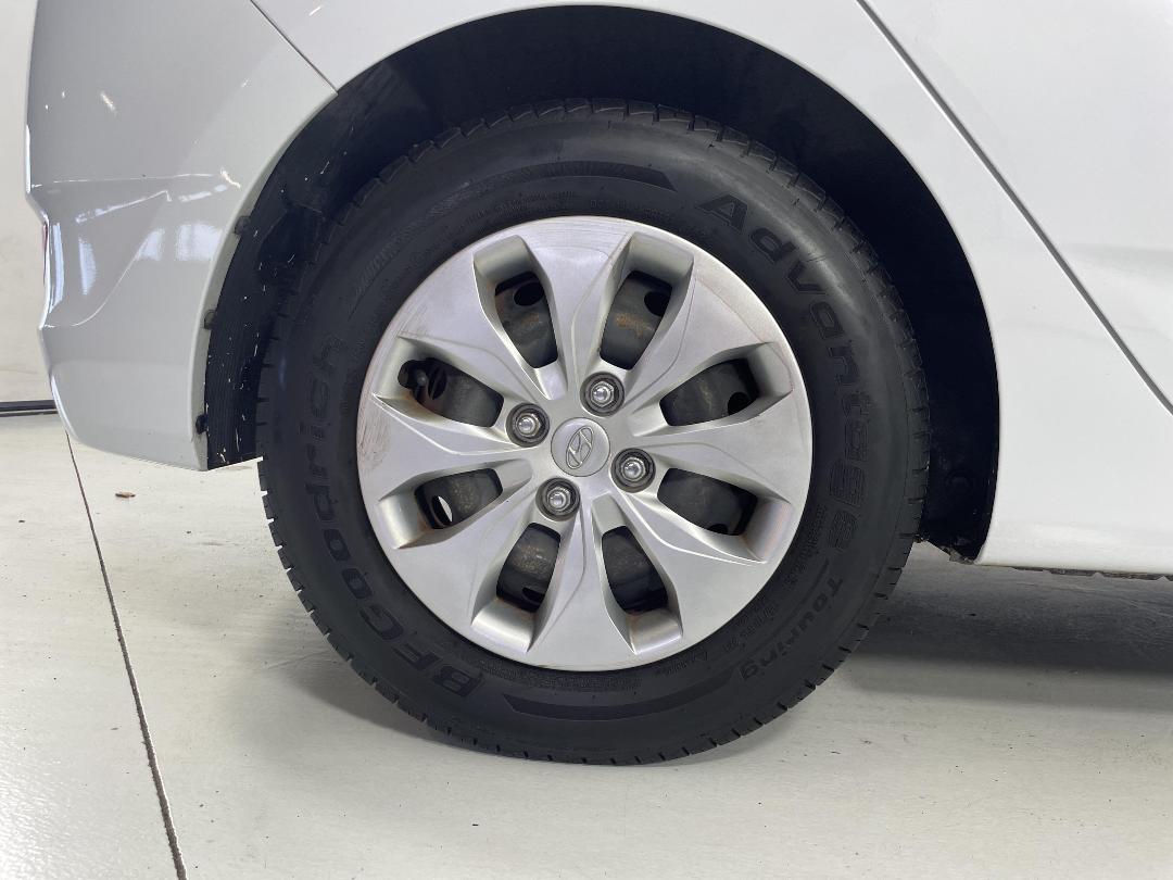 Photo '12' of Hyundai Accent