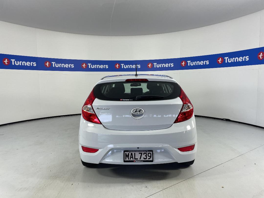 Photo '6' of Hyundai Accent