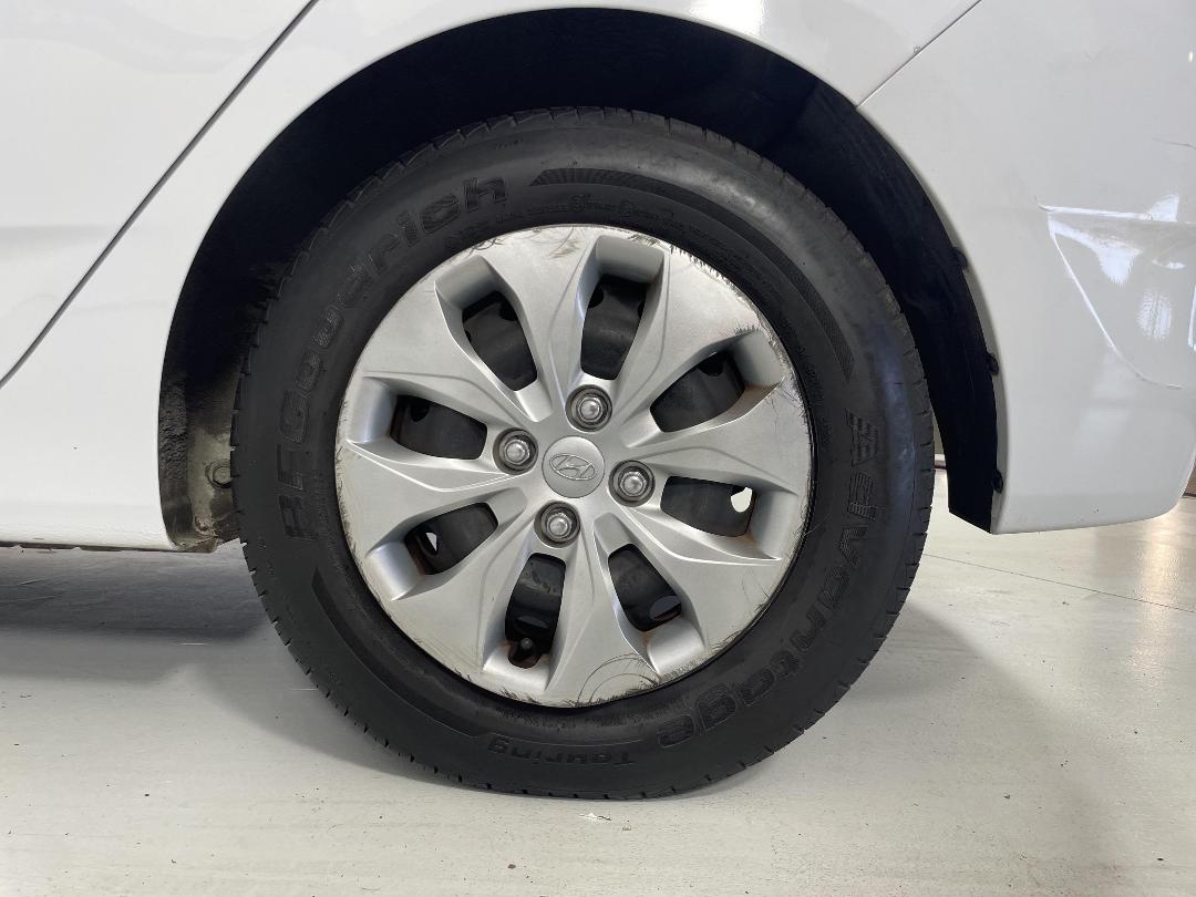 Photo '11' of Hyundai Accent