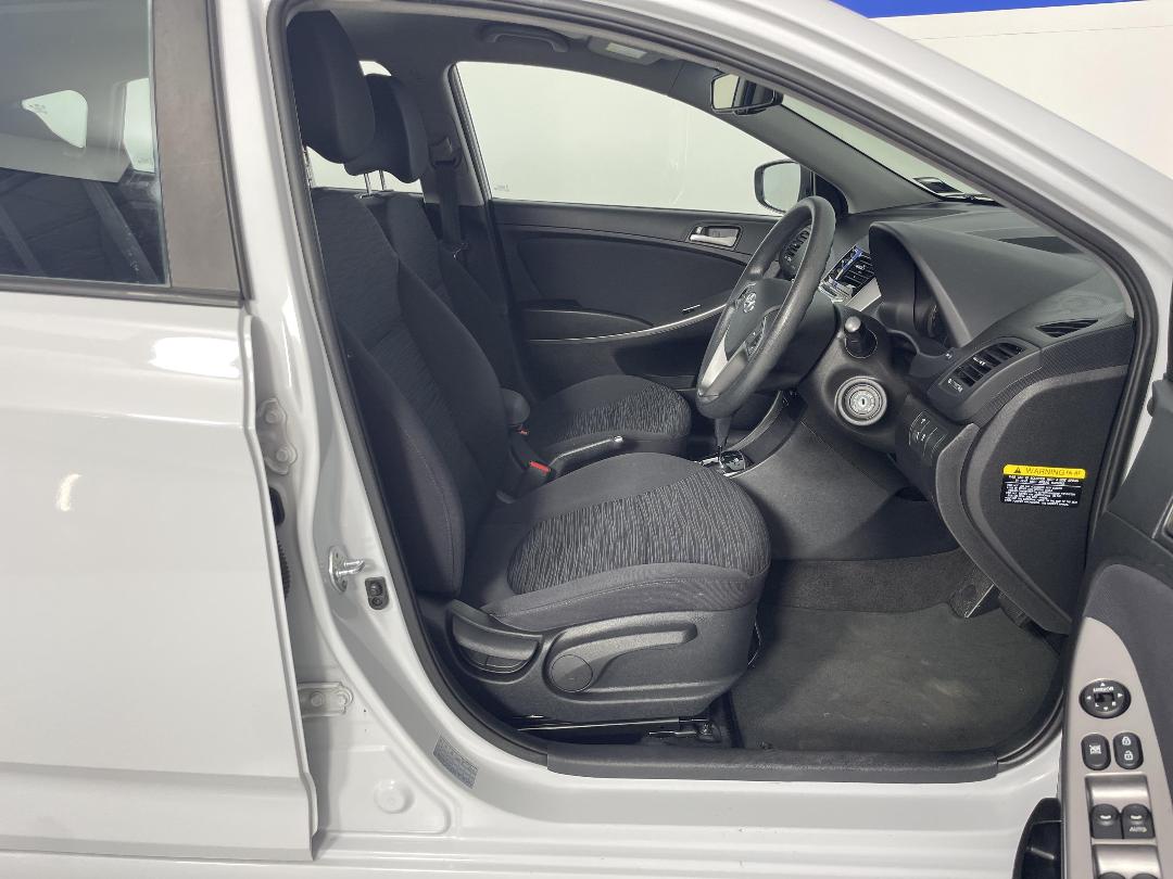 Photo '16' of Hyundai Accent