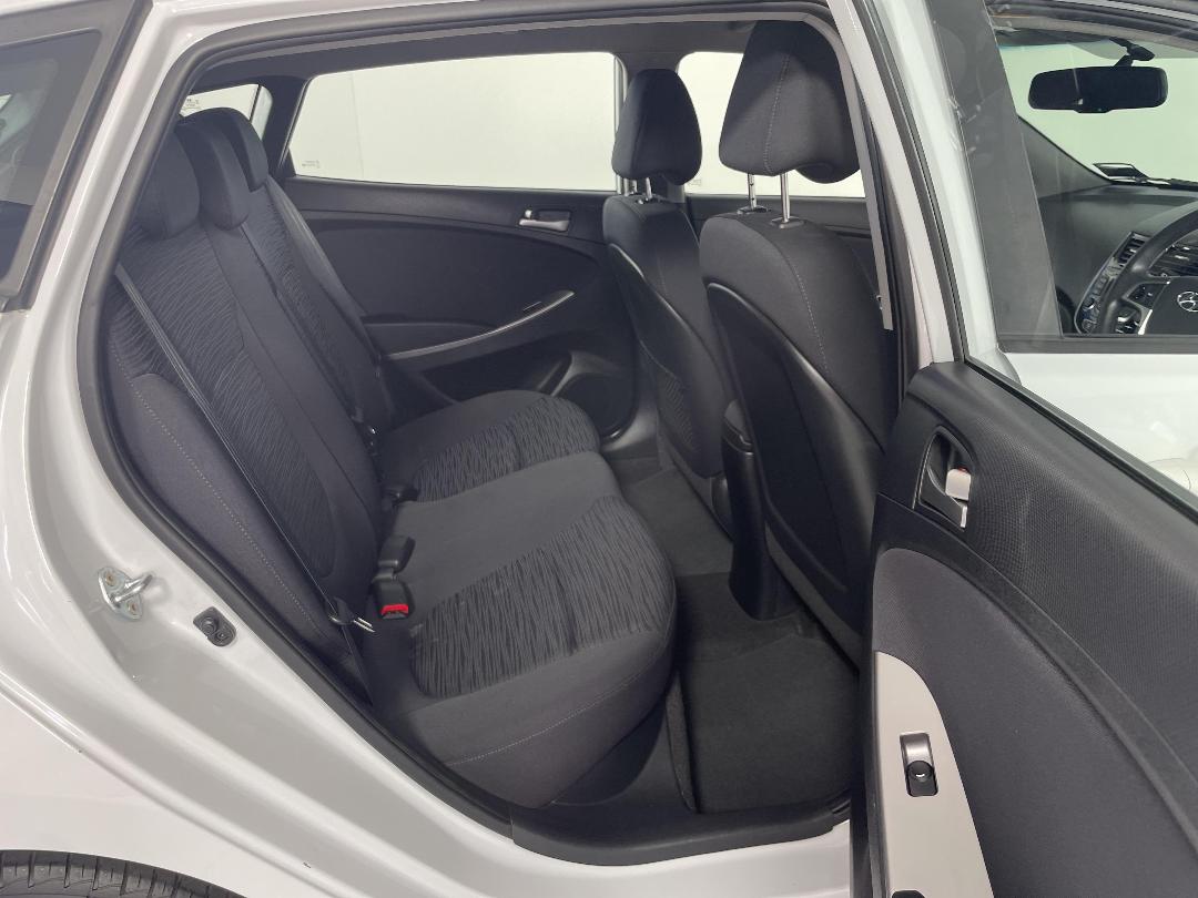 Photo '20' of Hyundai Accent