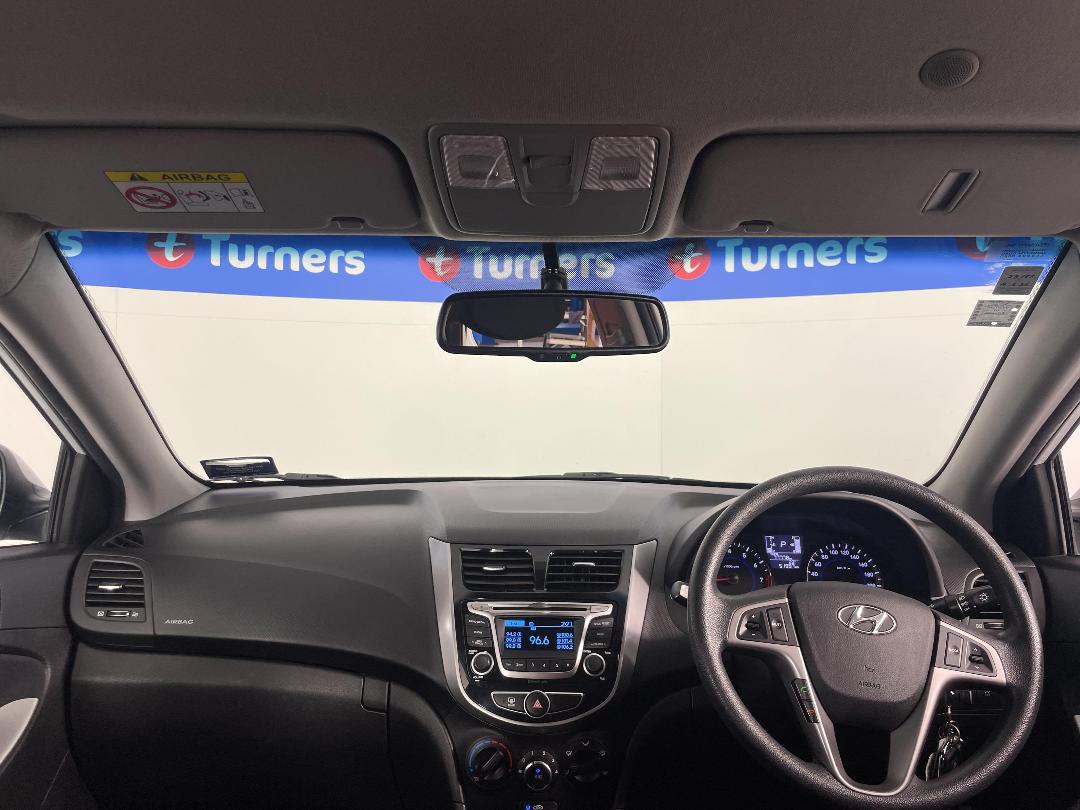 Photo '17' of Hyundai Accent