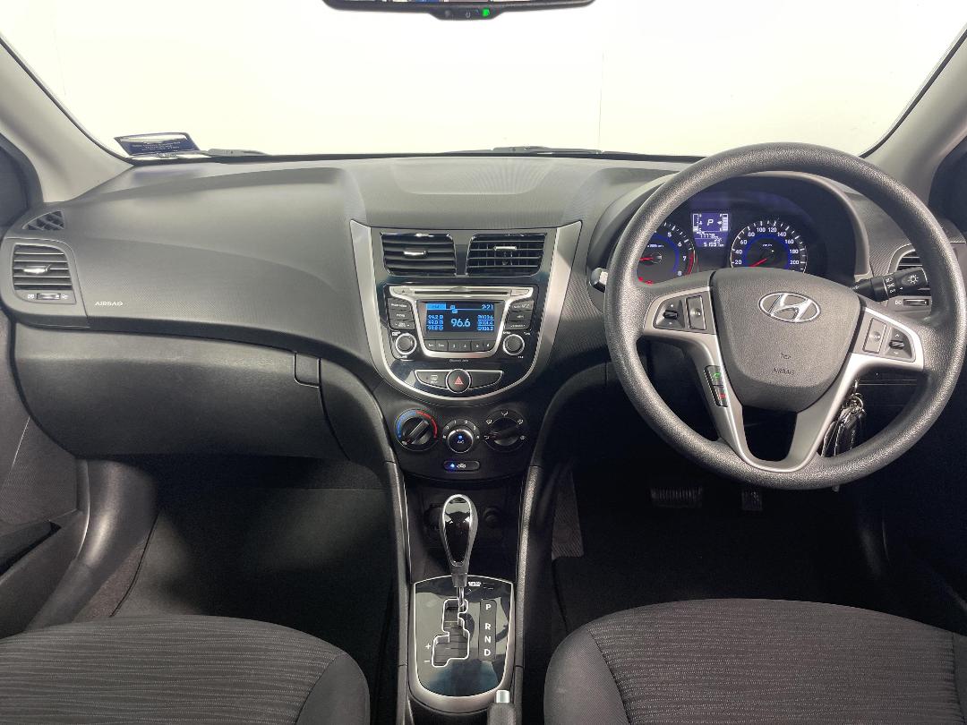 Photo '18' of Hyundai Accent