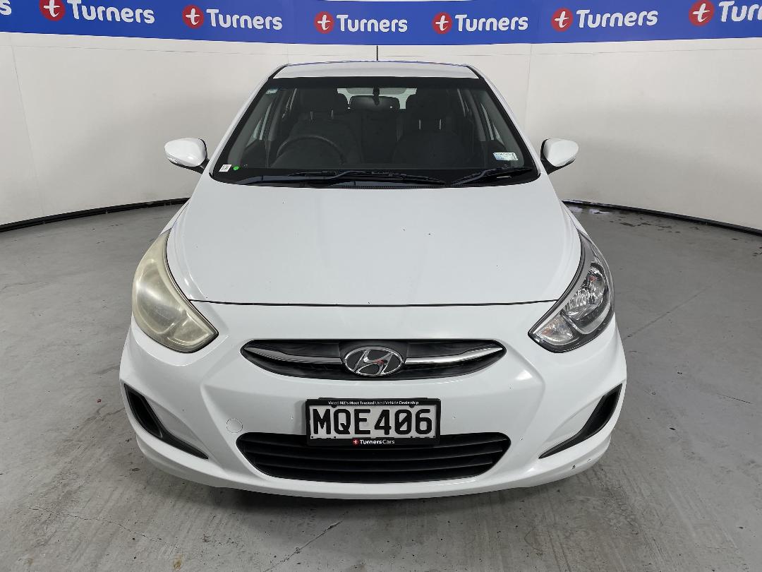 Photo '2' of Hyundai Accent Photo '2' of Hyundai Accent