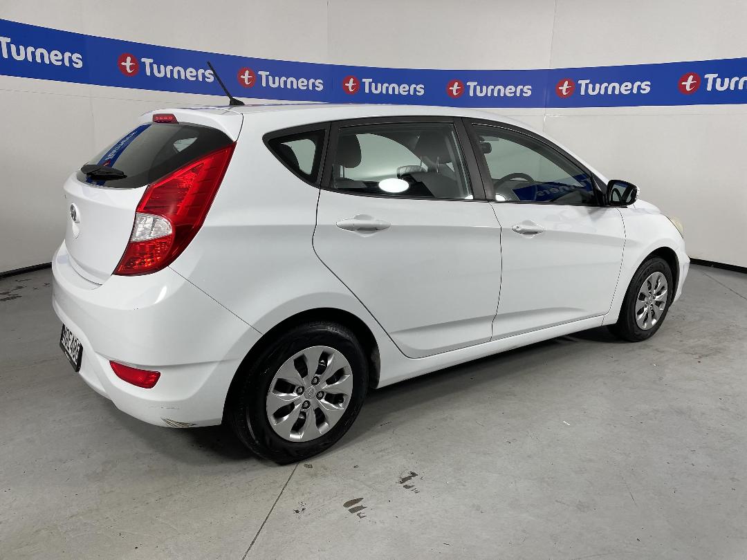 Photo '7' of Hyundai Accent Photo '7' of Hyundai Accent