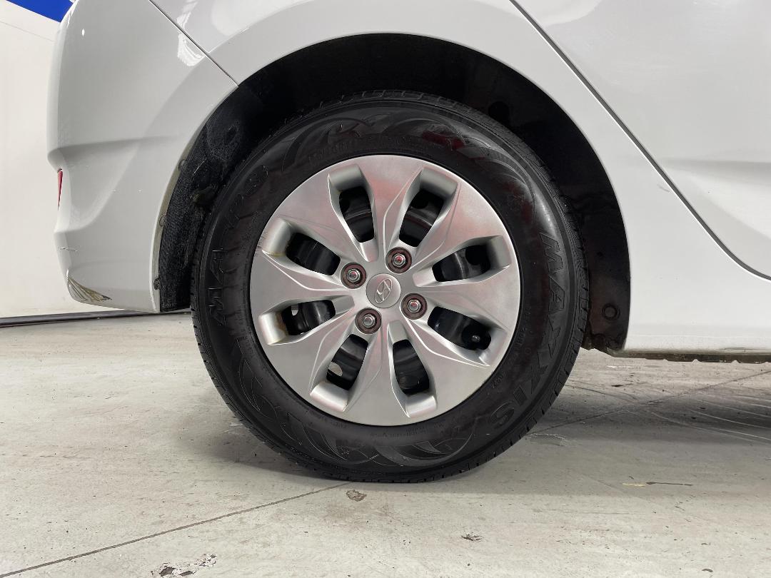 Photo '12' of Hyundai Accent Photo '12' of Hyundai Accent