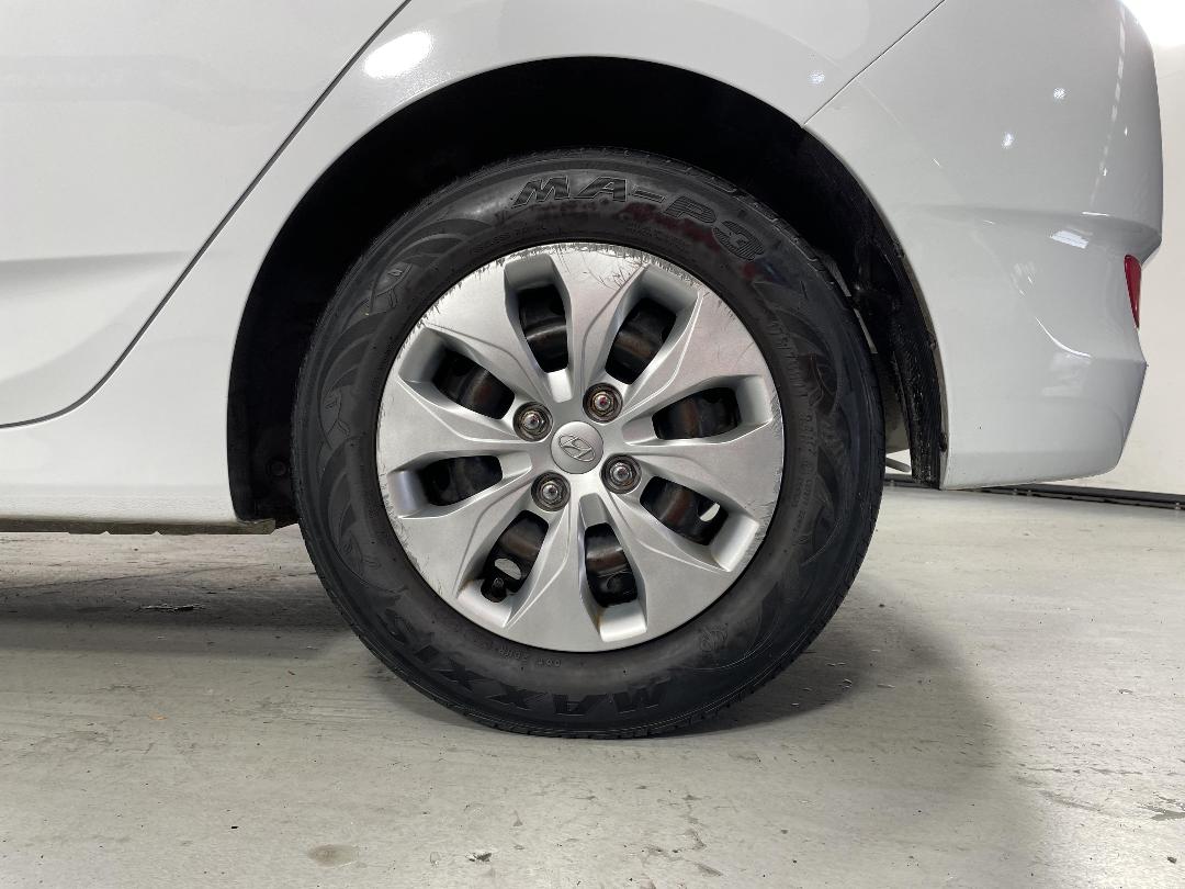 Photo '11' of Hyundai Accent Photo '11' of Hyundai Accent