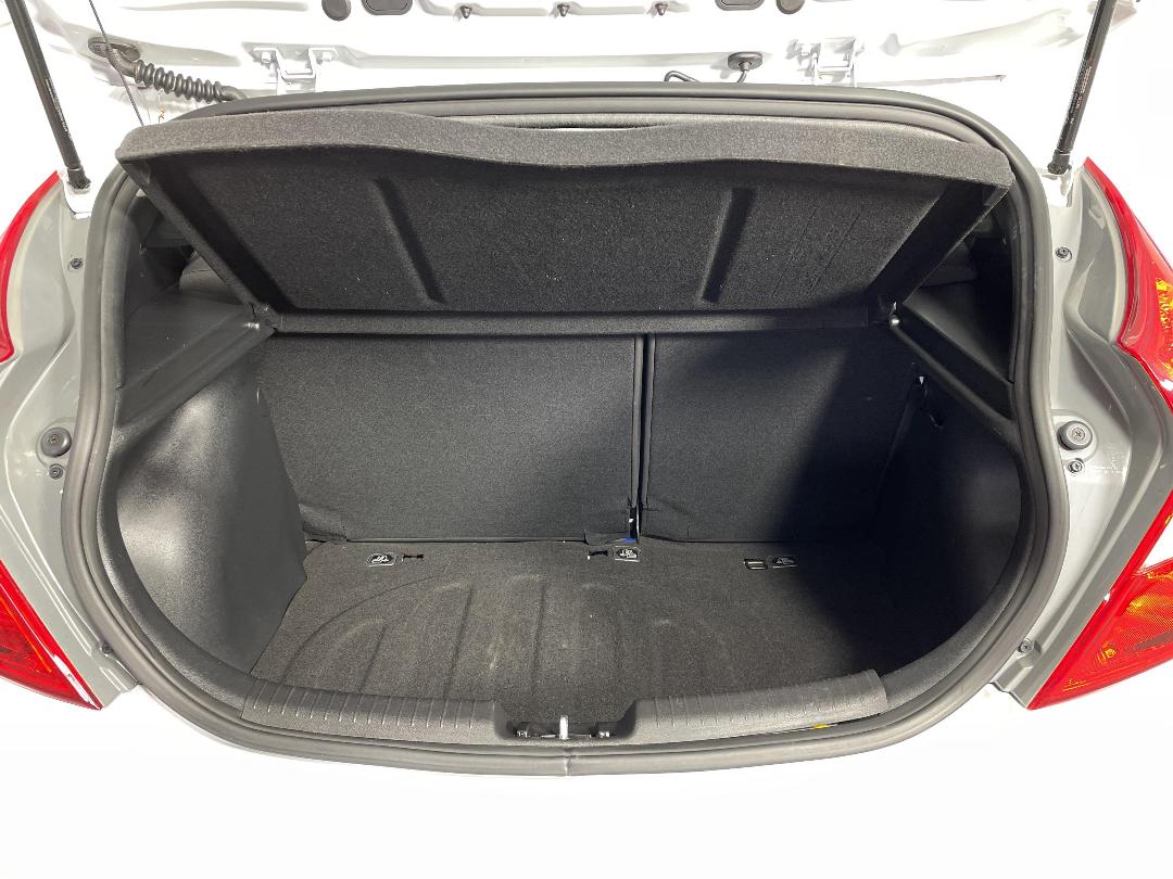 Photo '14' of Hyundai Accent Photo '14' of Hyundai Accent