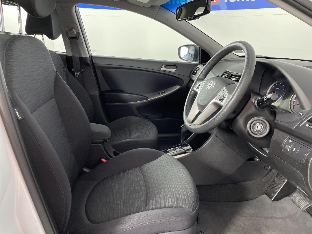 Photo '16' of Hyundai Accent Photo '16' of Hyundai Accent