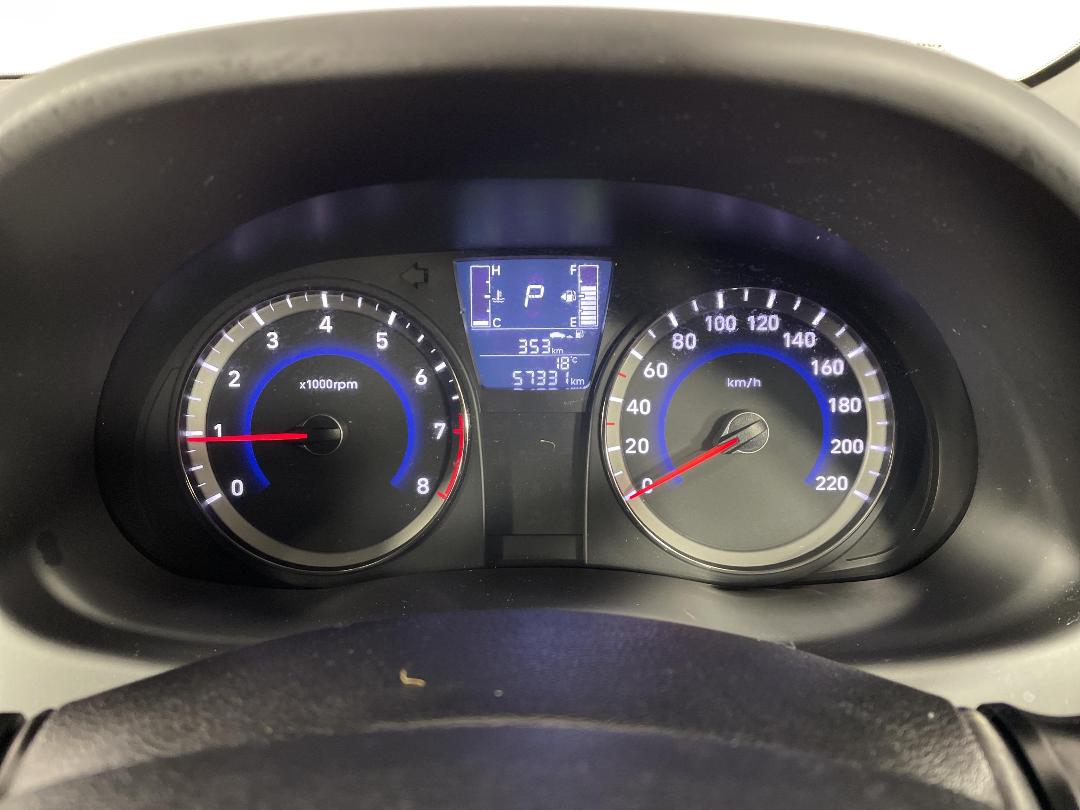 Photo '21' of Hyundai Accent Photo '21' of Hyundai Accent