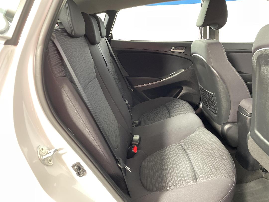 Photo '20' of Hyundai Accent Photo '20' of Hyundai Accent