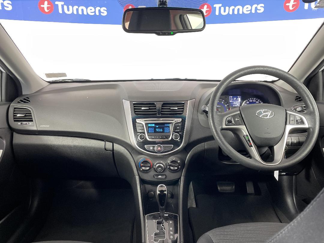 Photo '17' of Hyundai Accent Photo '17' of Hyundai Accent