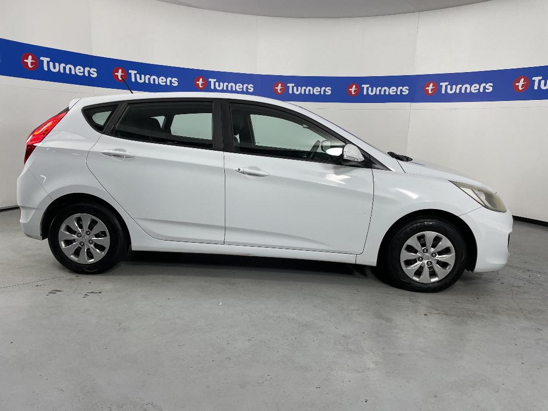 Photo '23' of Hyundai Accent Photo '23' of Hyundai Accent