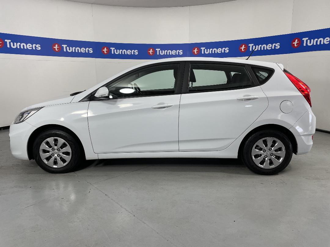 Photo '24' of Hyundai Accent Photo '24' of Hyundai Accent