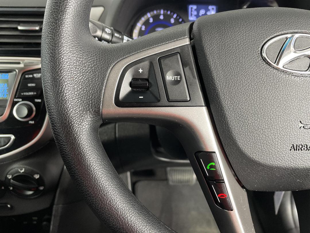 Photo '25' of Hyundai Accent Photo '25' of Hyundai Accent