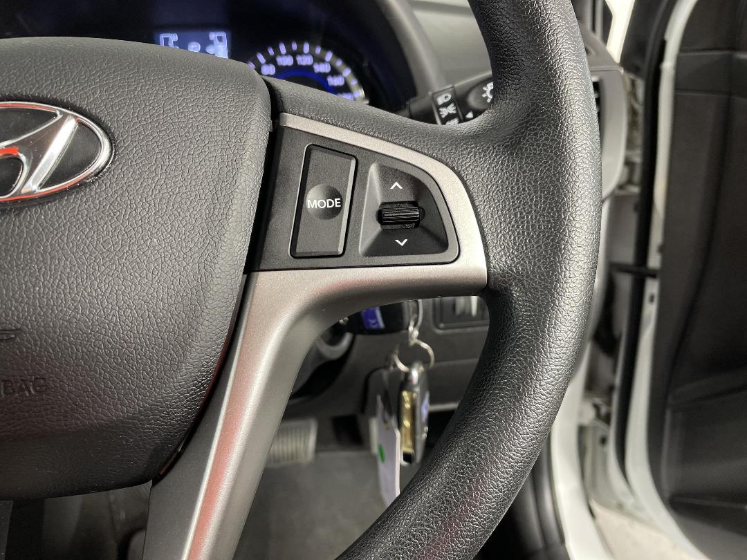 Photo '26' of Hyundai Accent Photo '26' of Hyundai Accent