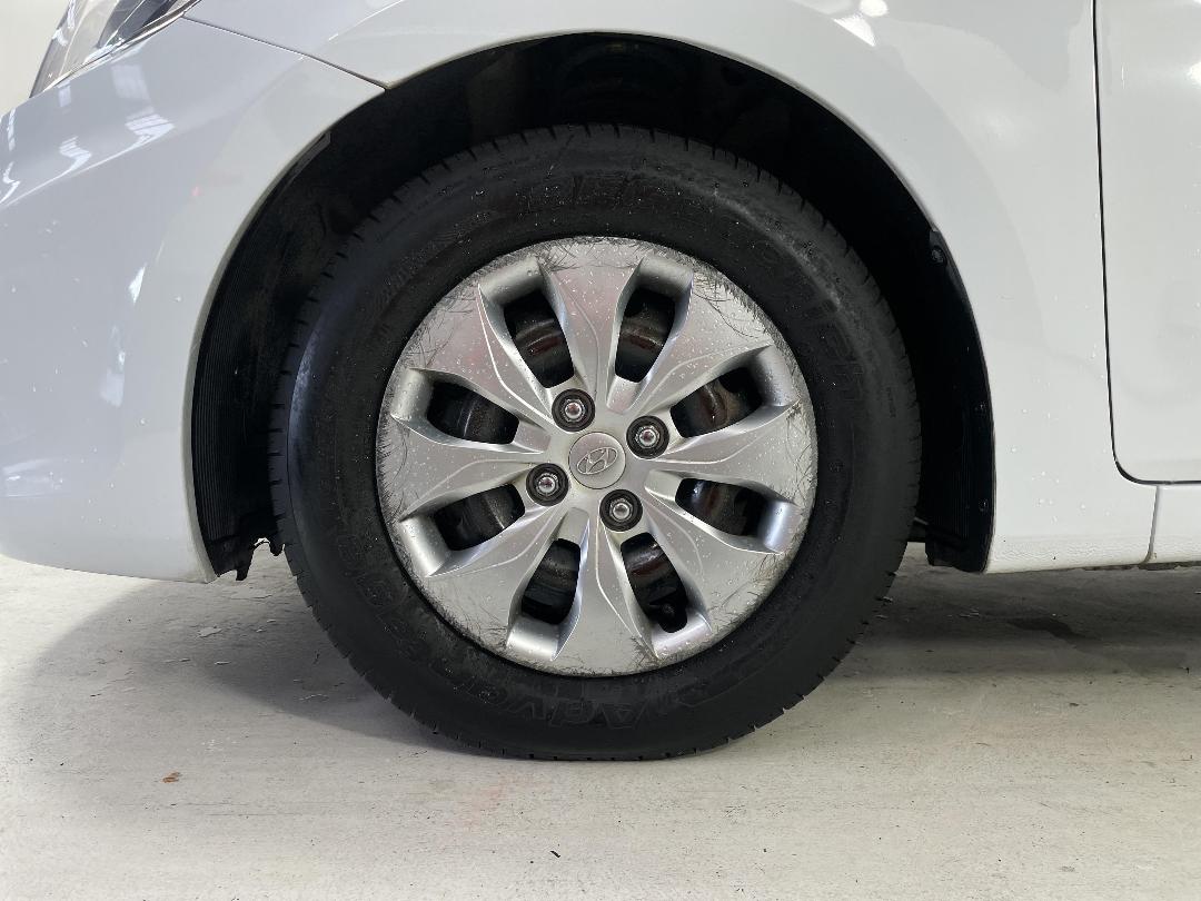 Photo '10' of Hyundai Accent