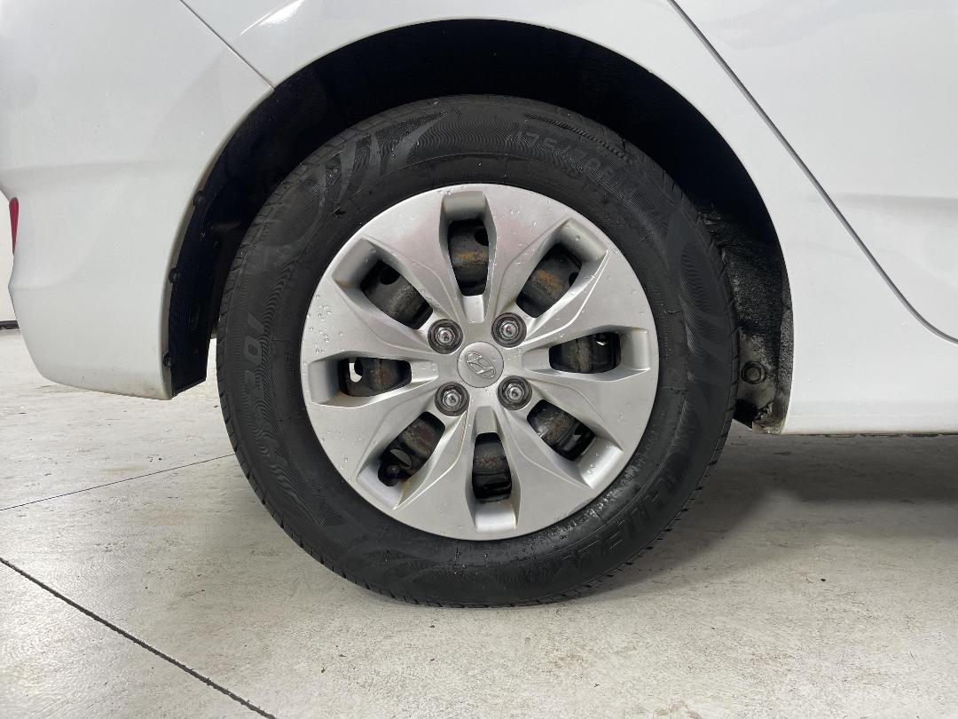 Photo '12' of Hyundai Accent