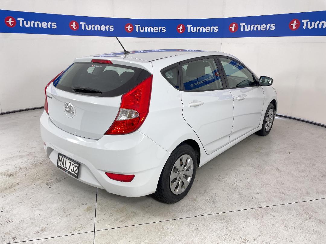 Photo '7' of Hyundai Accent