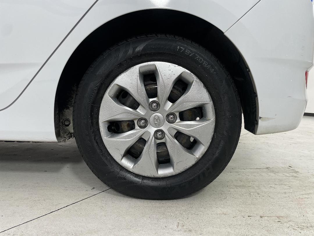 Photo '11' of Hyundai Accent