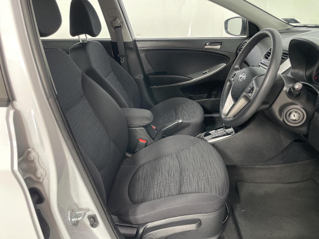 Photo '16' of Hyundai Accent