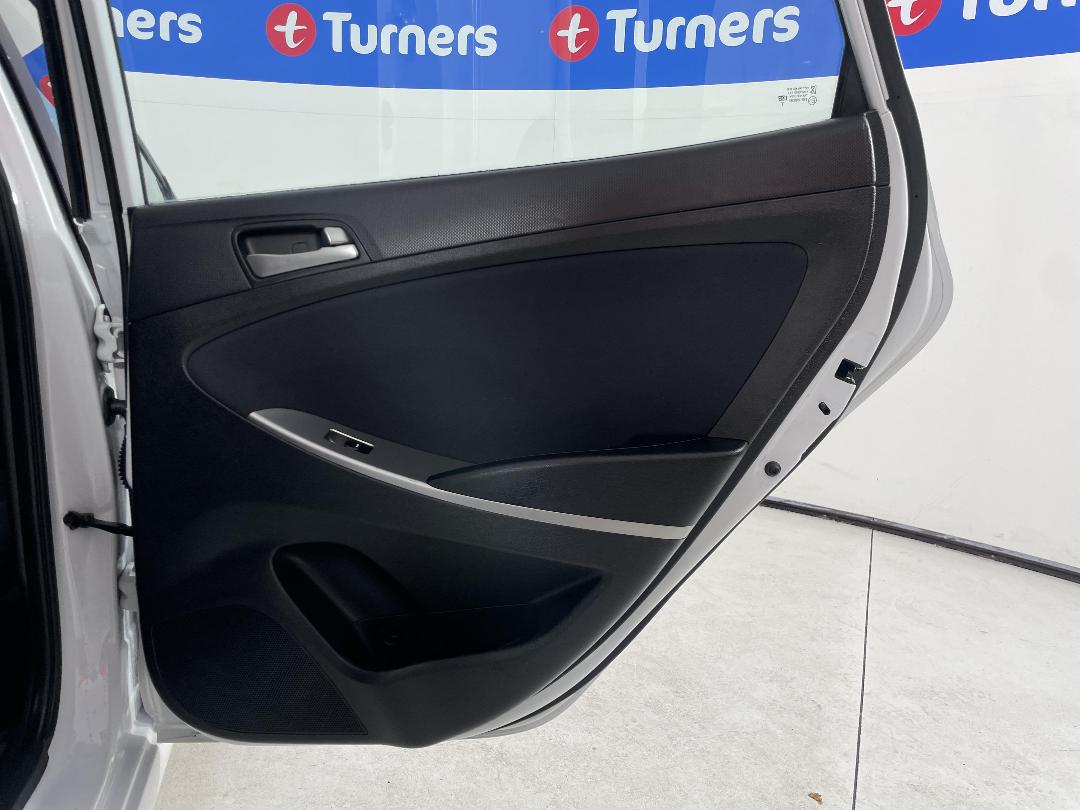 Photo '19' of Hyundai Accent